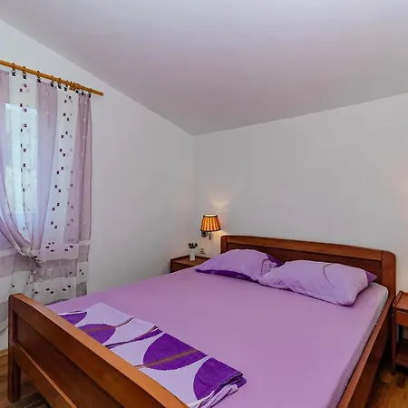 Oliver Apartment